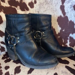 Frye ankle boots. Black leather. Great condition. Size 6.